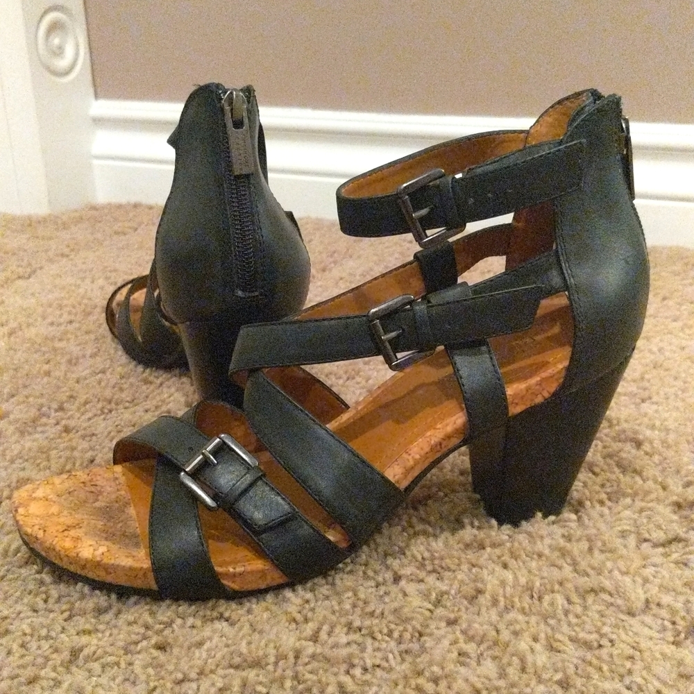 Kenneth Cole Reaction, Black Strappy, Buckle, Leather heels. - Picture 7 of 7